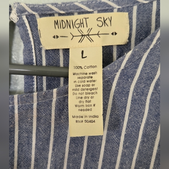 Midnight Sky Chambray Stripe Top Bell Sleeves Size Large - Picture 4 of 4